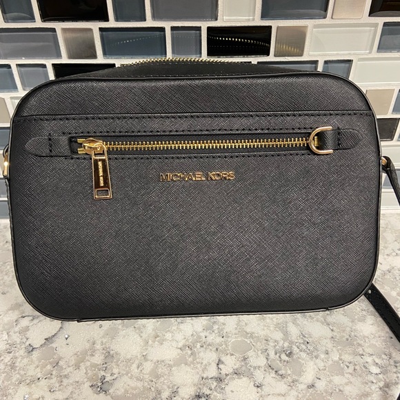 Michael Kors Black Jet Set Large Saffiano Leather Crossbody Bag - Picture 4 of 10